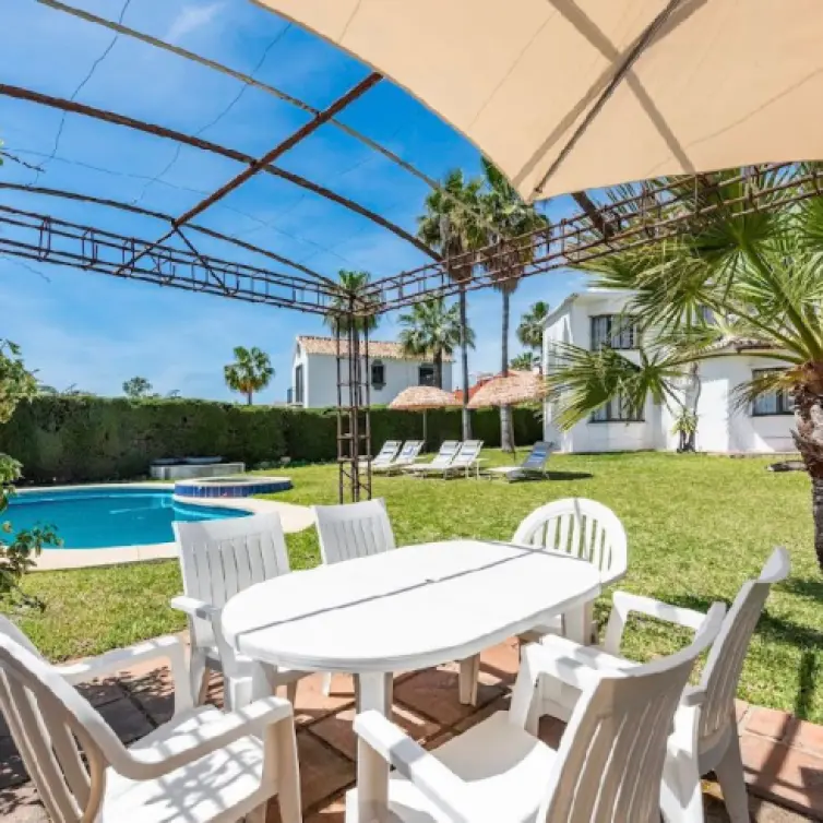 Long-term rent of detached villa in New Golden Mile