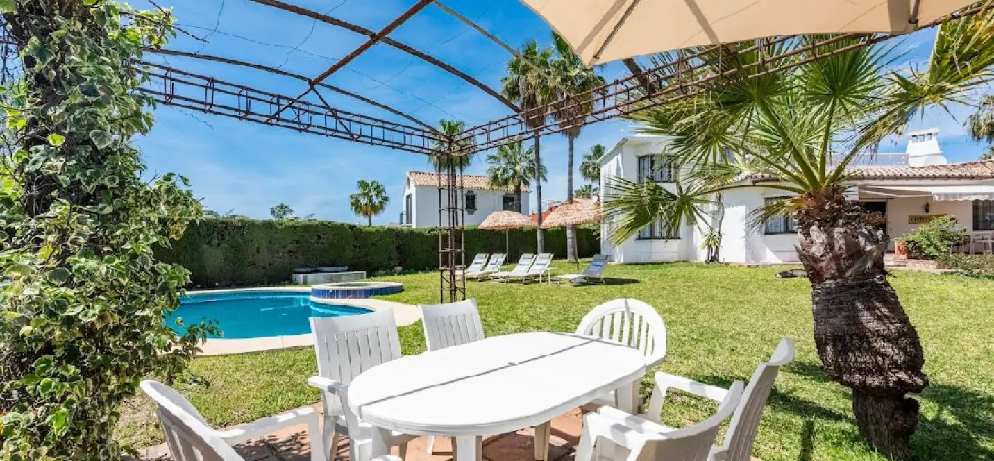 Long-term rent of detached villa in New Golden Mile 0