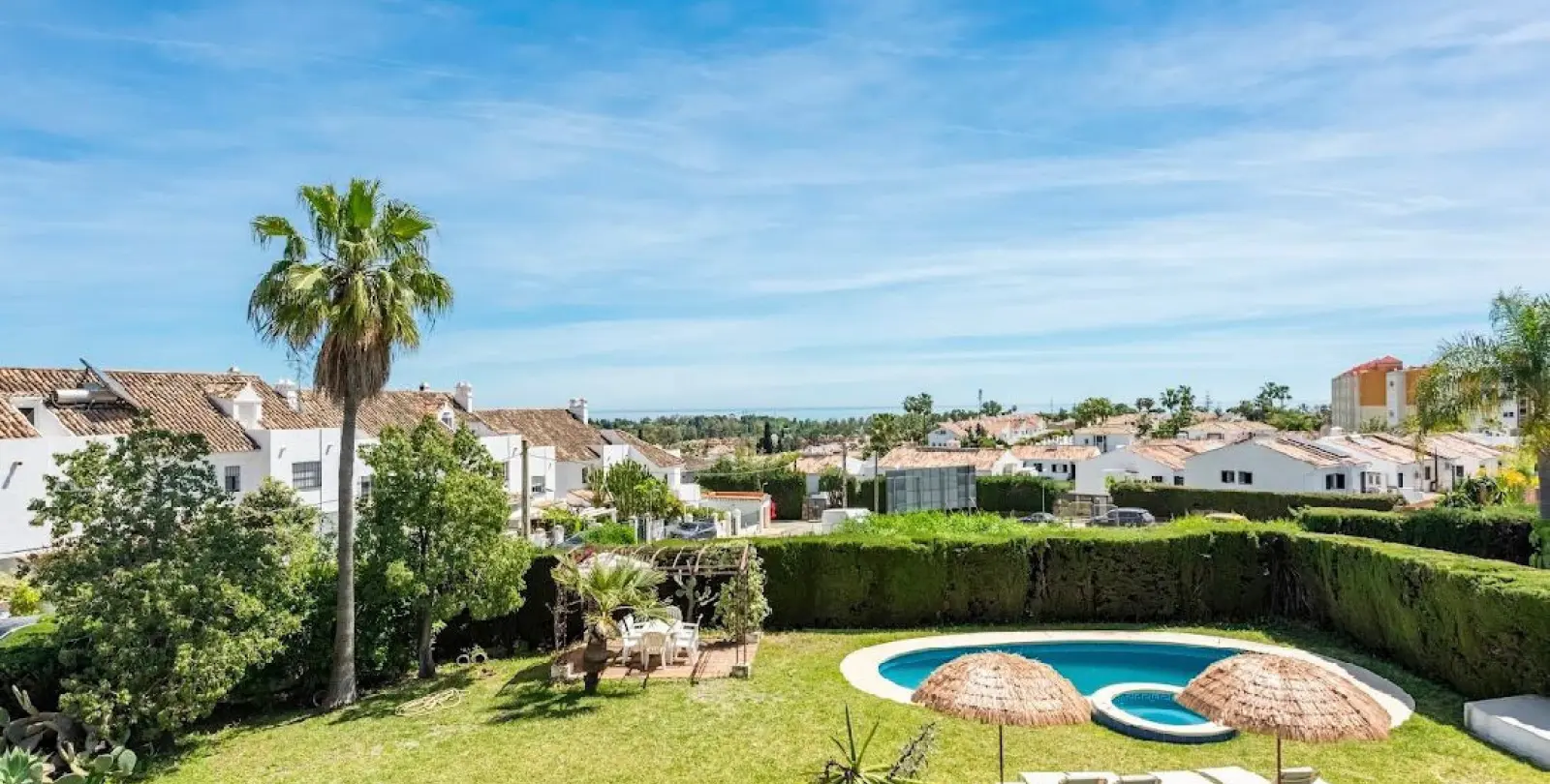 Long-term rent of detached villa in New Golden Mile 3