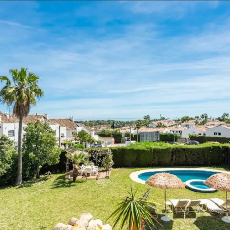 Long-term rent of detached villa in New Golden Mile