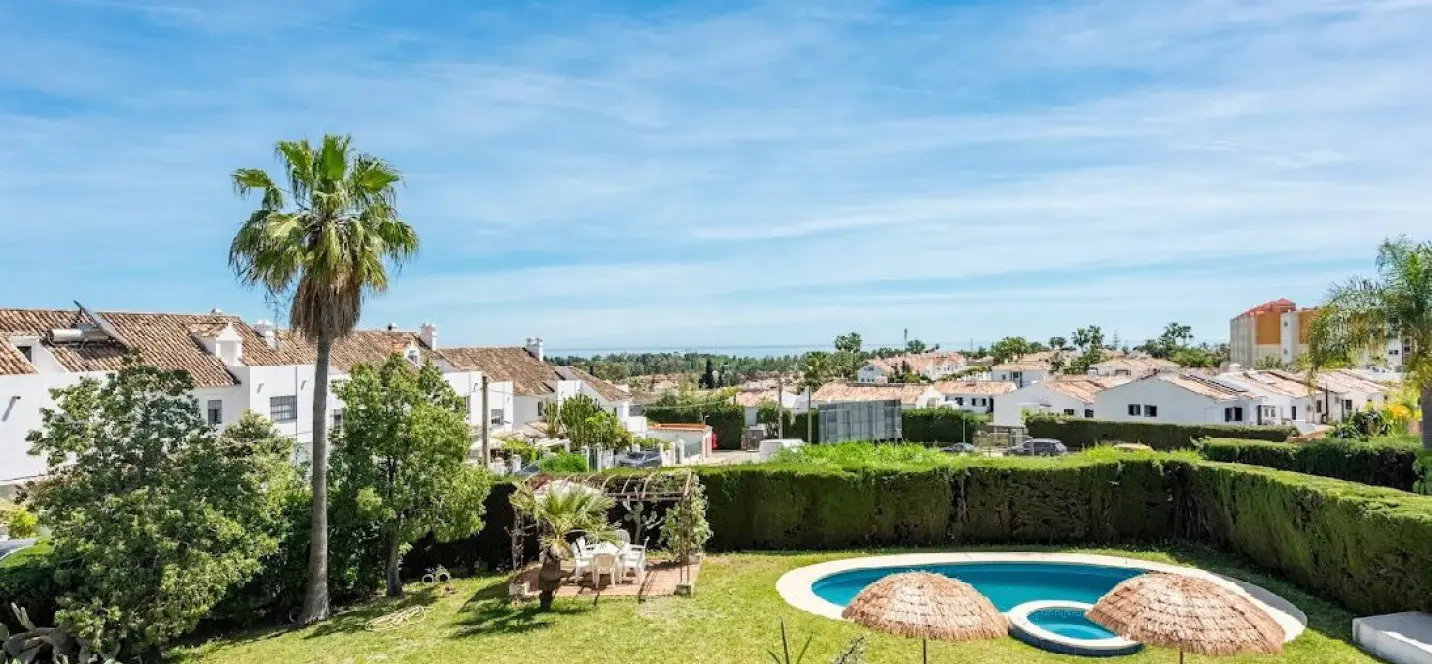 Long-term rent of detached villa in New Golden Mile 2