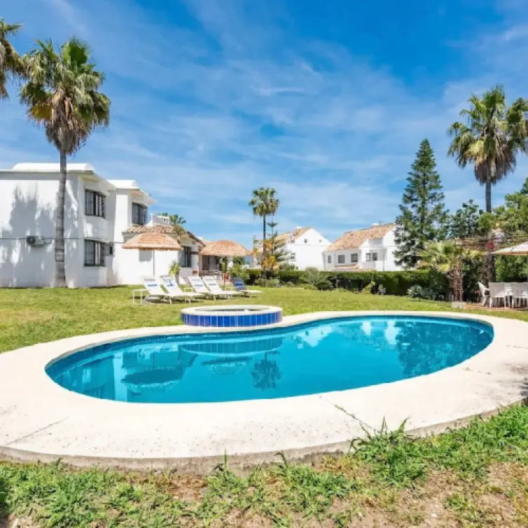 Long-term rent of detached villa in New Golden Mile