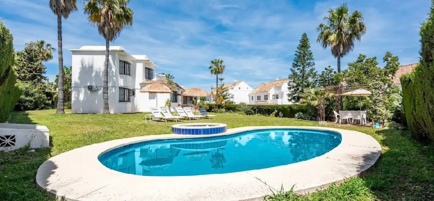 Long-term rent of detached villa in New Golden Mile 3