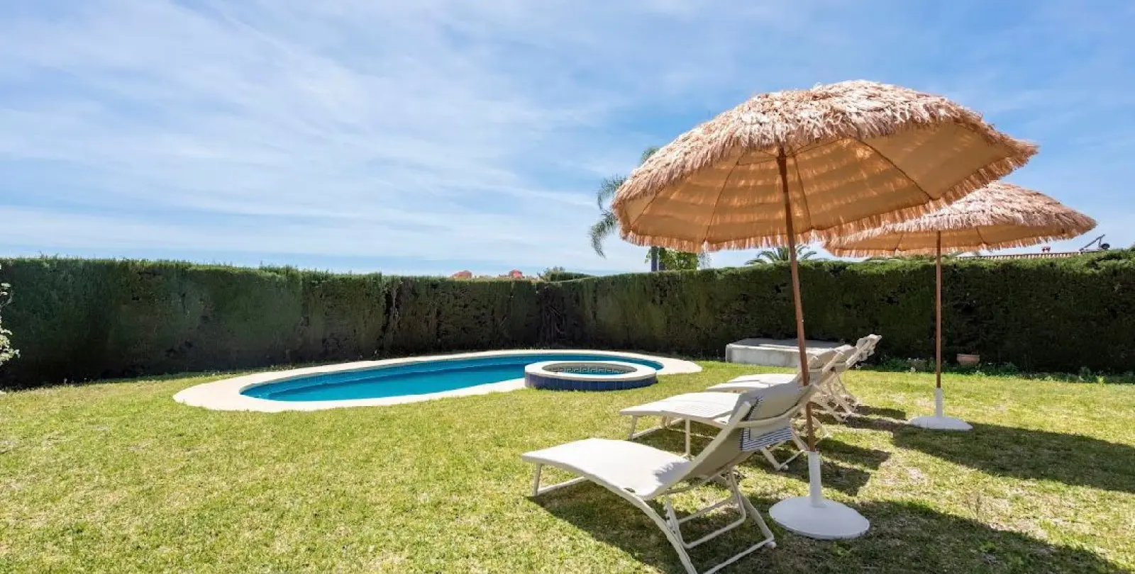 Long-term rent of detached villa in New Golden Mile 6