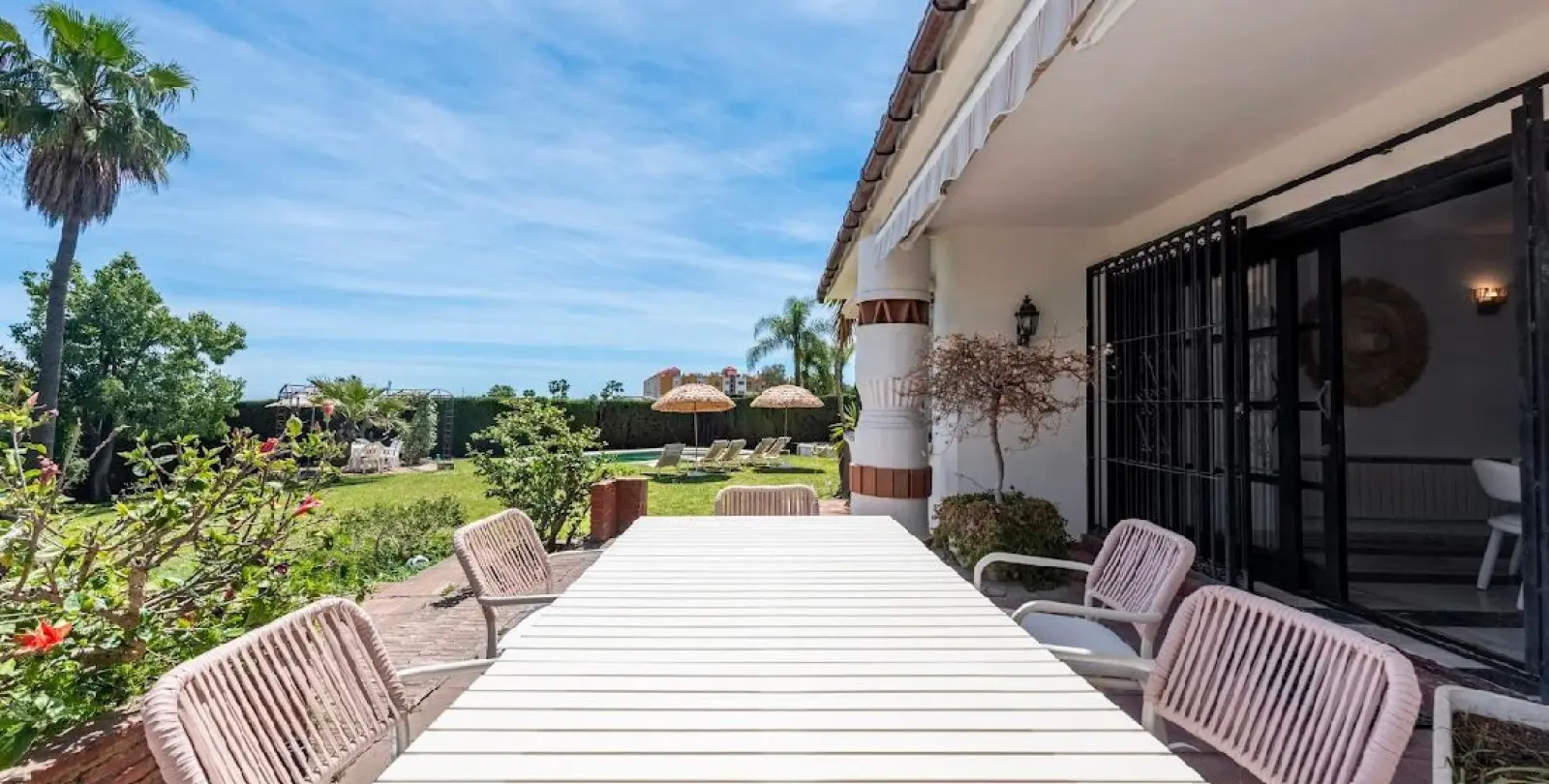 Long-term rent of detached villa in New Golden Mile 7