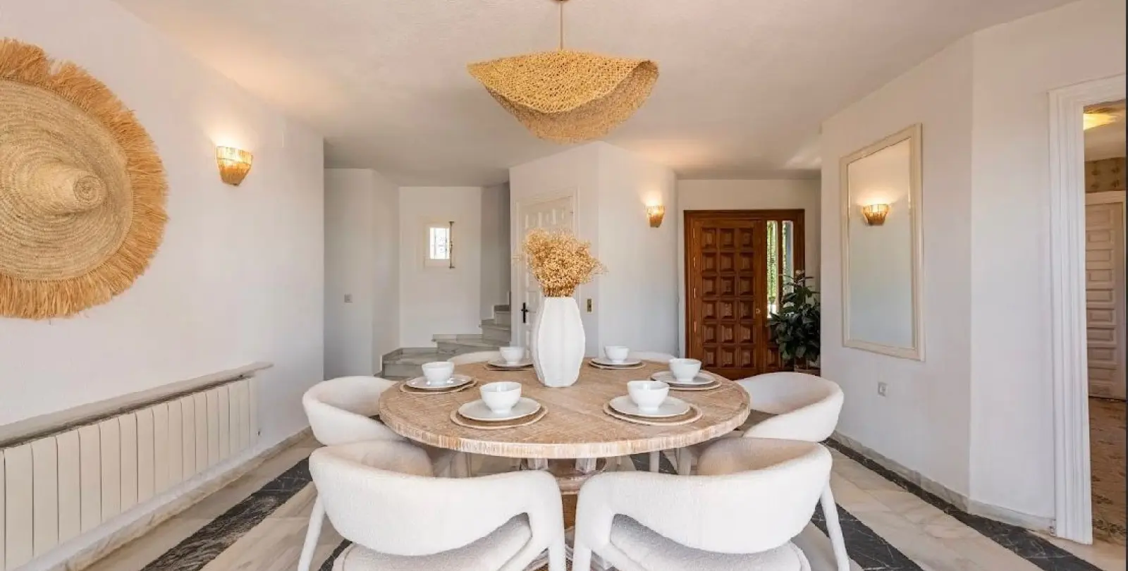 Long-term rent of detached villa in New Golden Mile 10