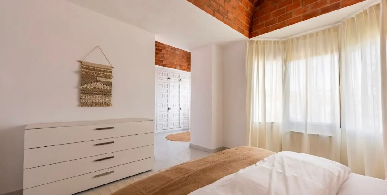 Long-term rent of detached villa in New Golden Mile 15