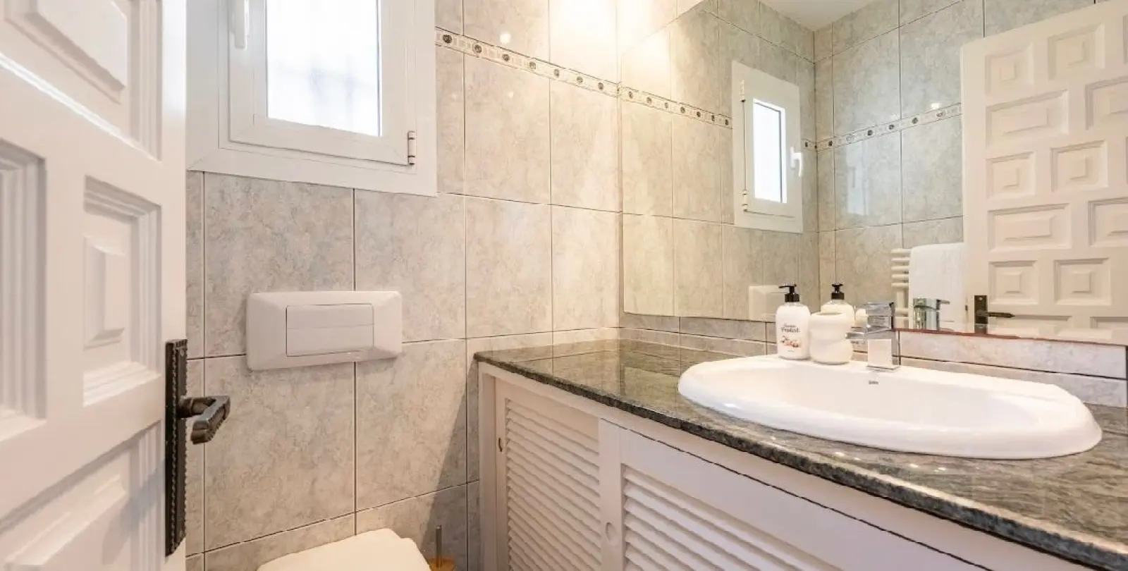 Long-term rent of detached villa in New Golden Mile 22