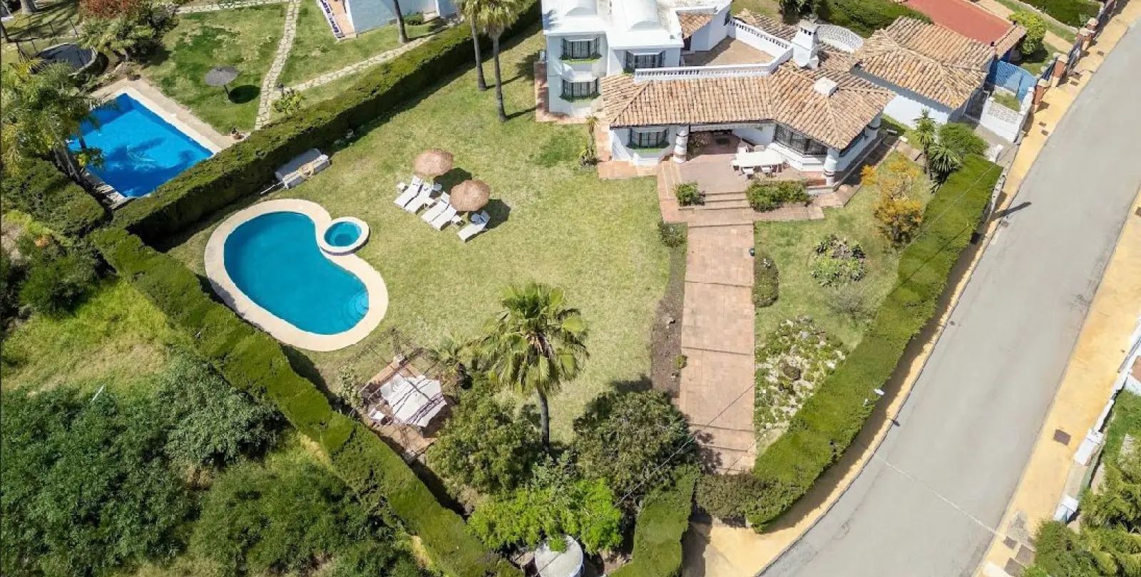 Long-term rent of detached villa in New Golden Mile 24