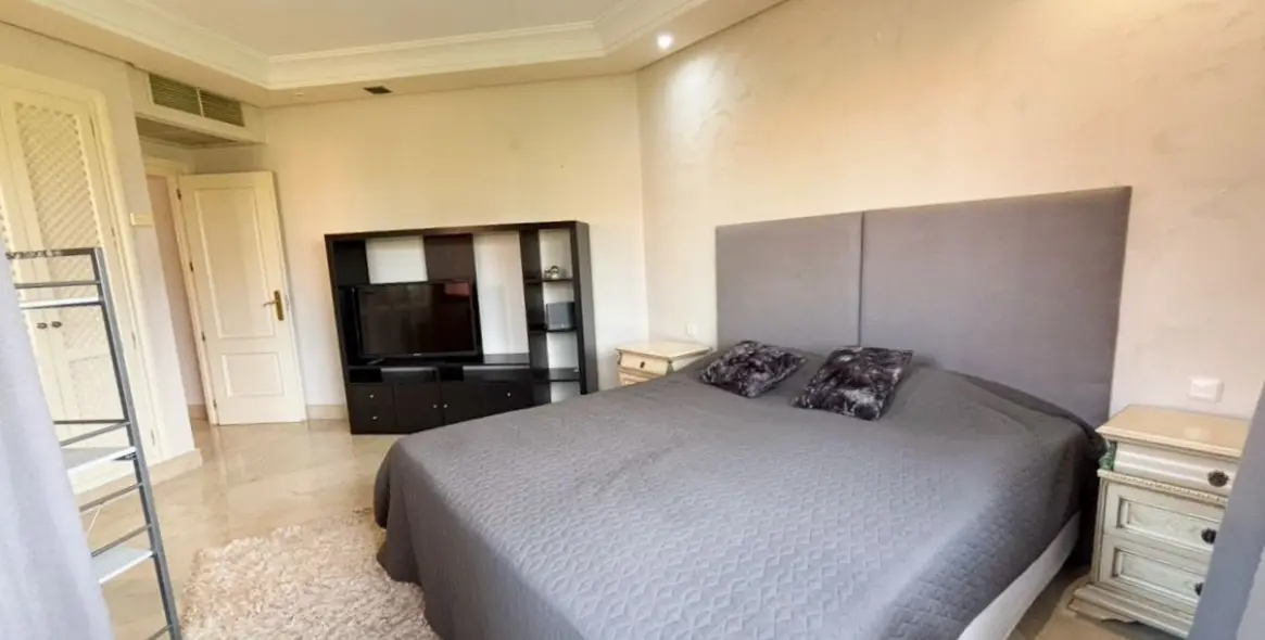 Long-term rent of penthouse in La Dama de Noche-La Alzambra 17