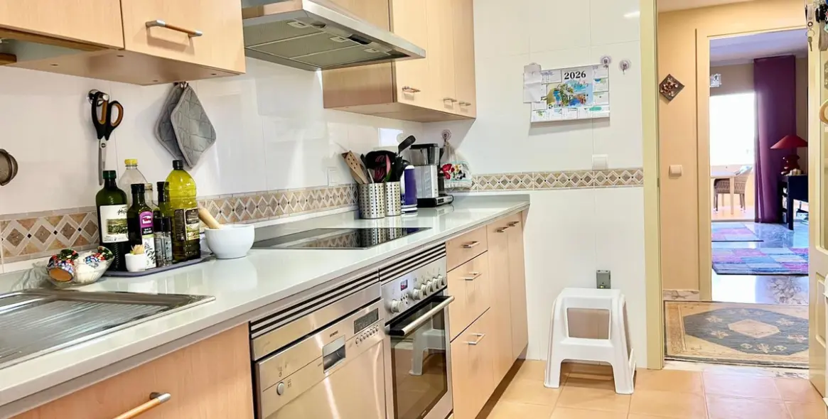 Sale of middle floor apartment in El Faro 20