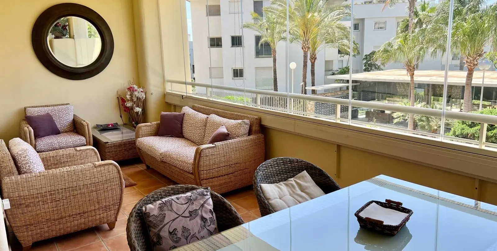 Sale of middle floor apartment in El Faro 5