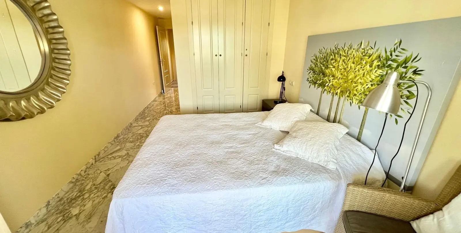 Sale of middle floor apartment in El Faro 9