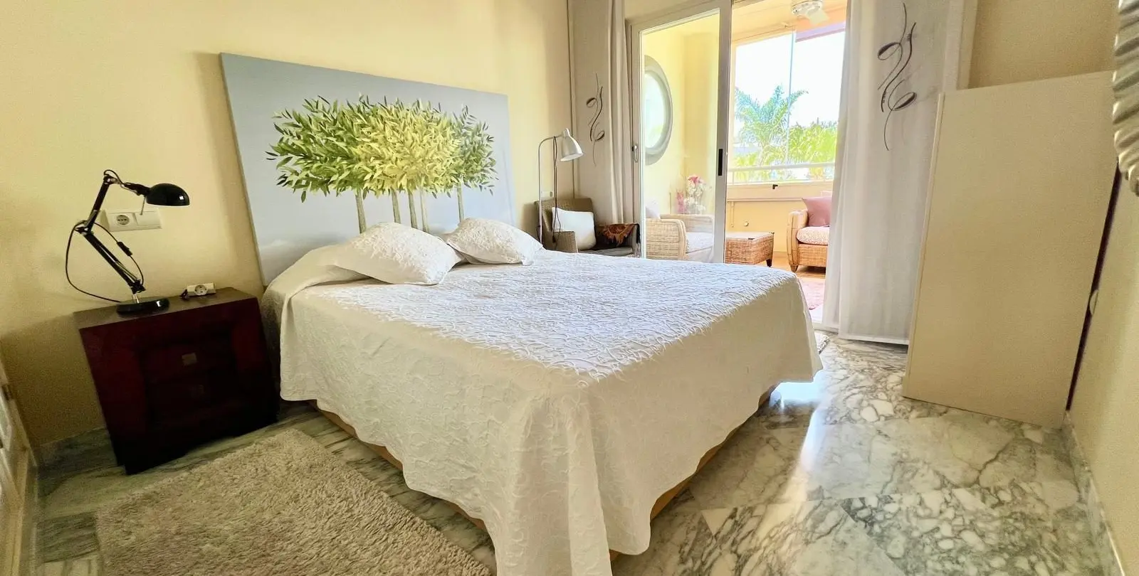 Sale of middle floor apartment in El Faro 10