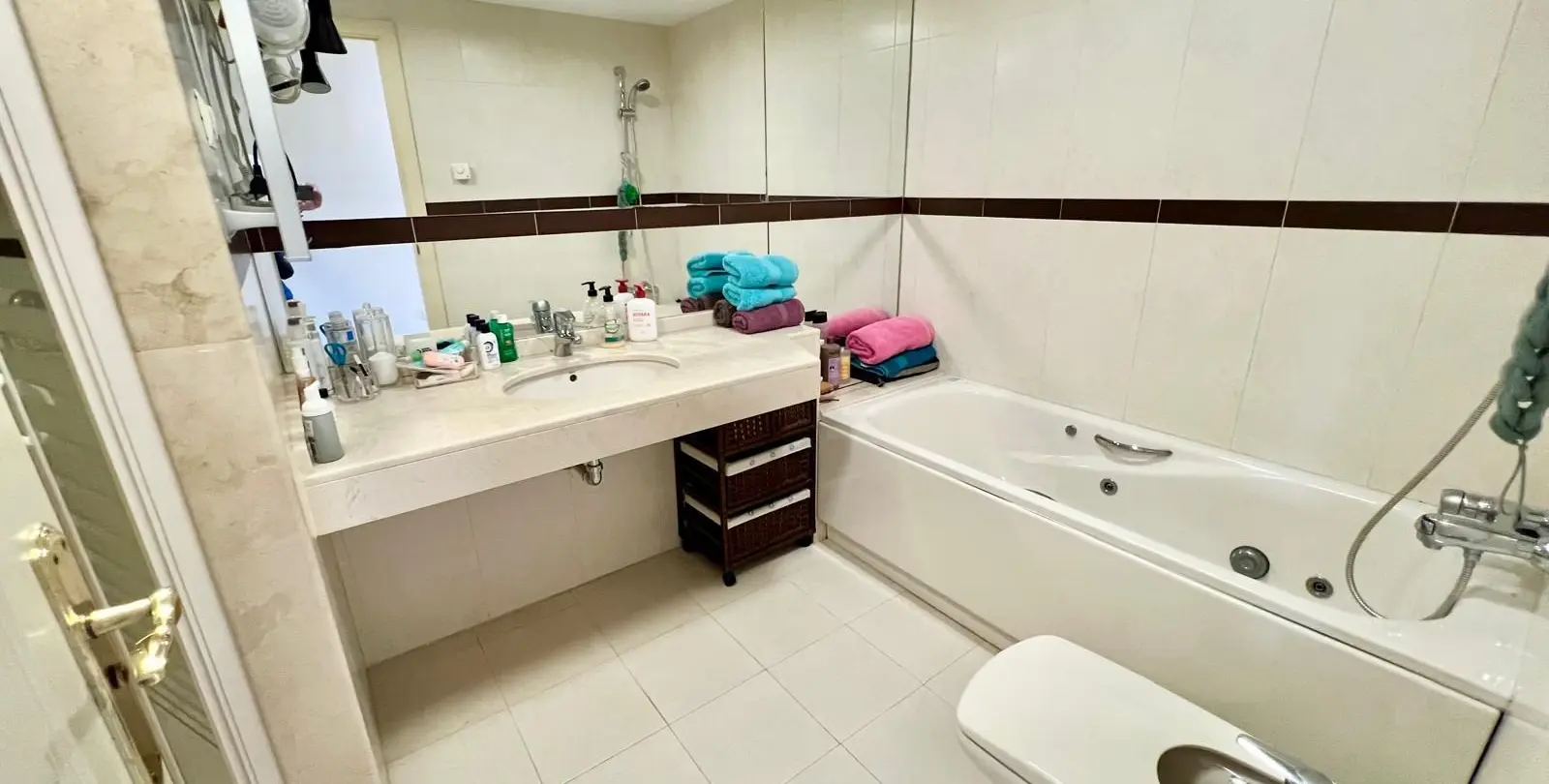 Sale of middle floor apartment in El Faro 11