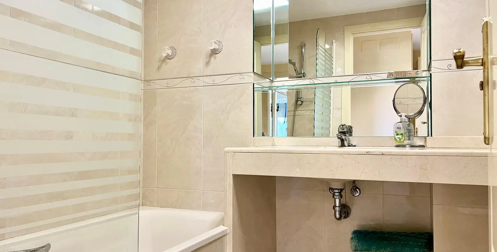 Sale of middle floor apartment in El Faro 14
