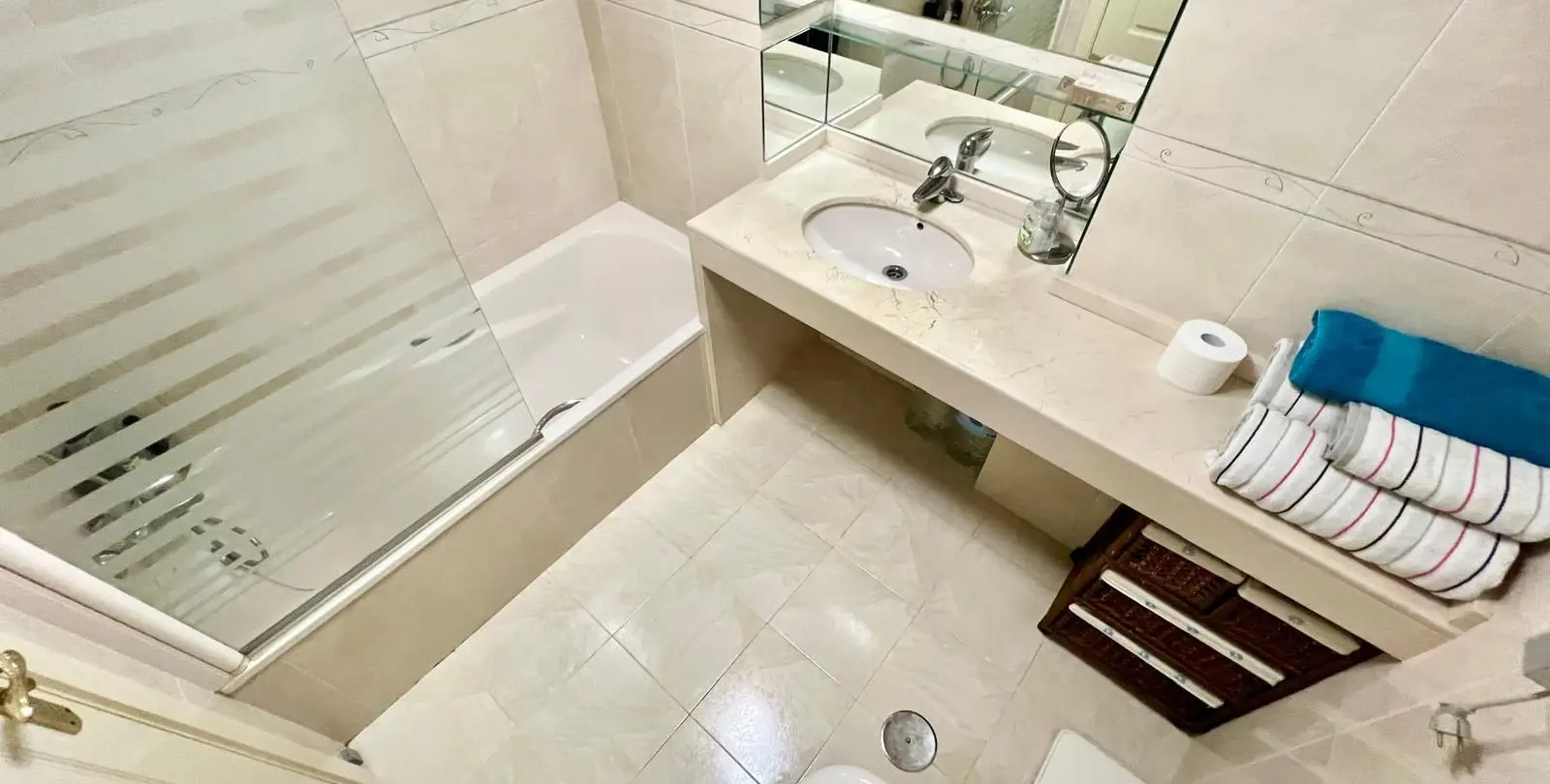 Sale of middle floor apartment in El Faro 15