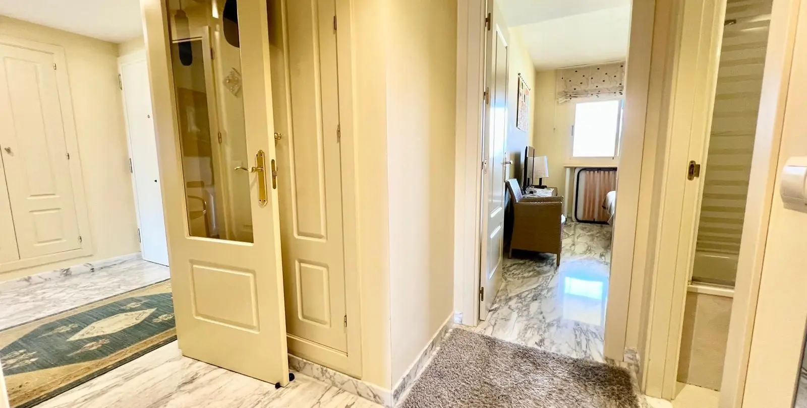 Sale of middle floor apartment in El Faro 18