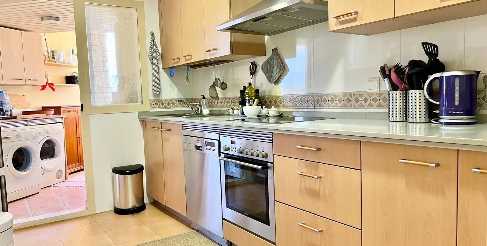 Sale of middle floor apartment in El Faro 19
