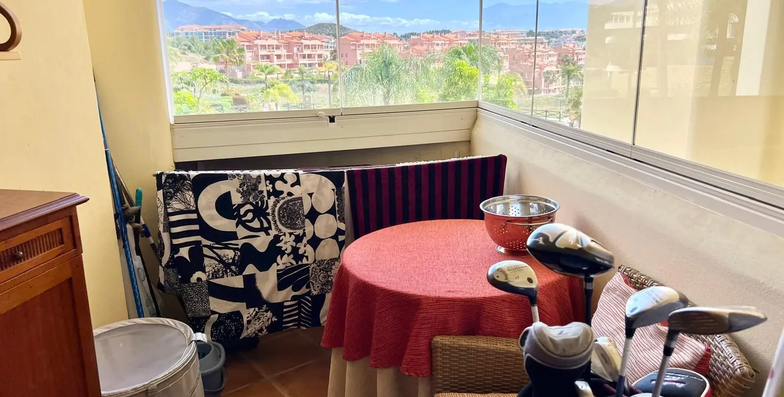 Sale of middle floor apartment in El Faro 22