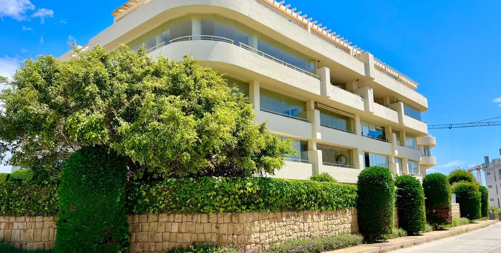 Sale of middle floor apartment in El Faro 29