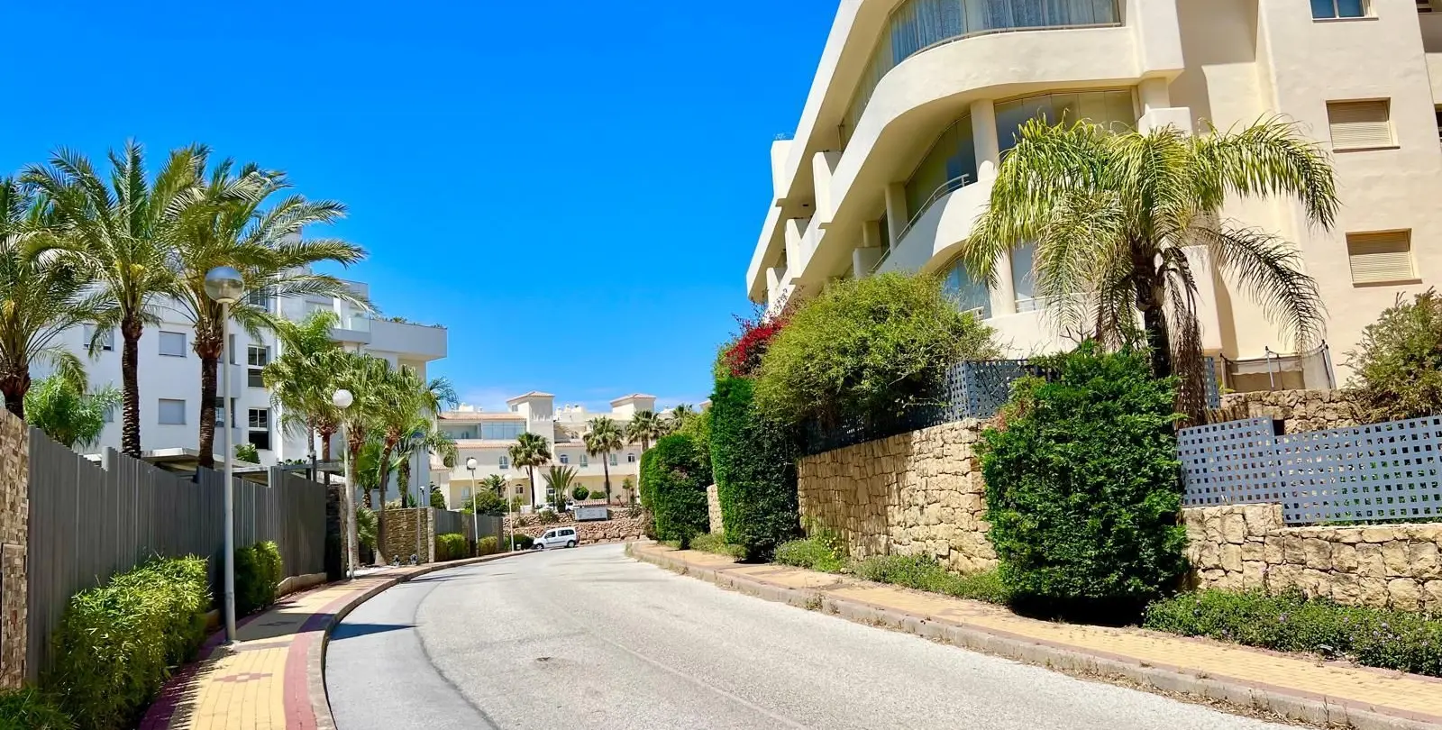 Sale of middle floor apartment in El Faro 30