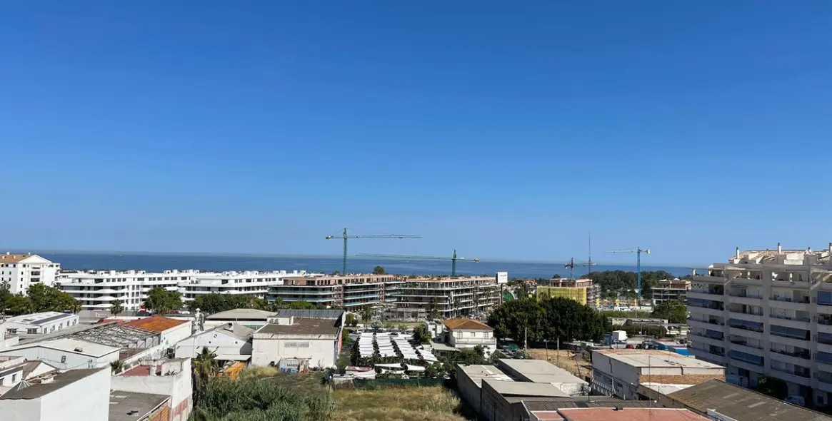 Sale of middle floor apartment in San Pedro de Alcántara 3