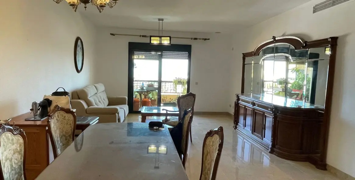 Sale of middle floor apartment in San Pedro de Alcántara 8