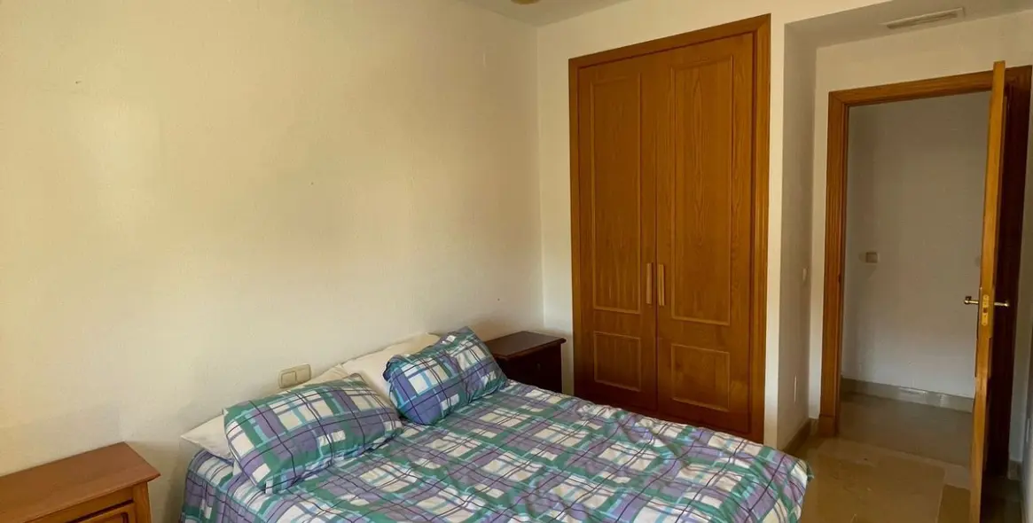 Sale of middle floor apartment in San Pedro de Alcántara 15