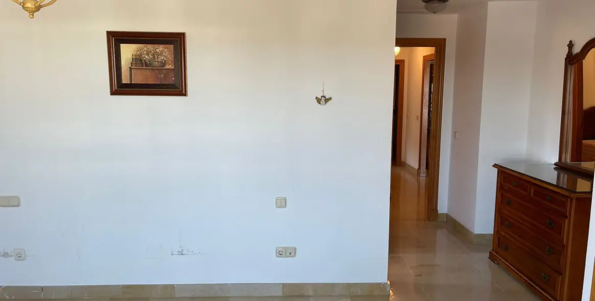 Sale of middle floor apartment in San Pedro de Alcántara 17
