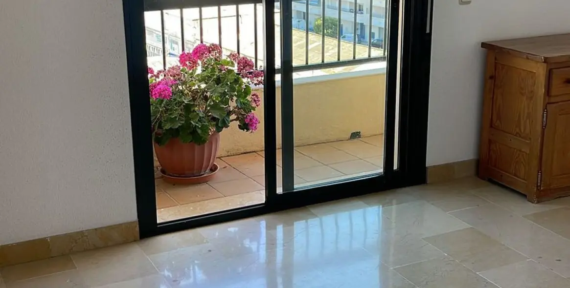 Sale of middle floor apartment in San Pedro de Alcántara 21