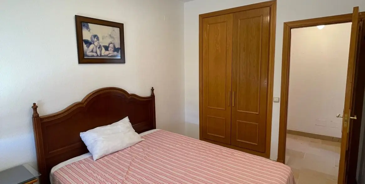 Sale of middle floor apartment in San Pedro de Alcántara 24
