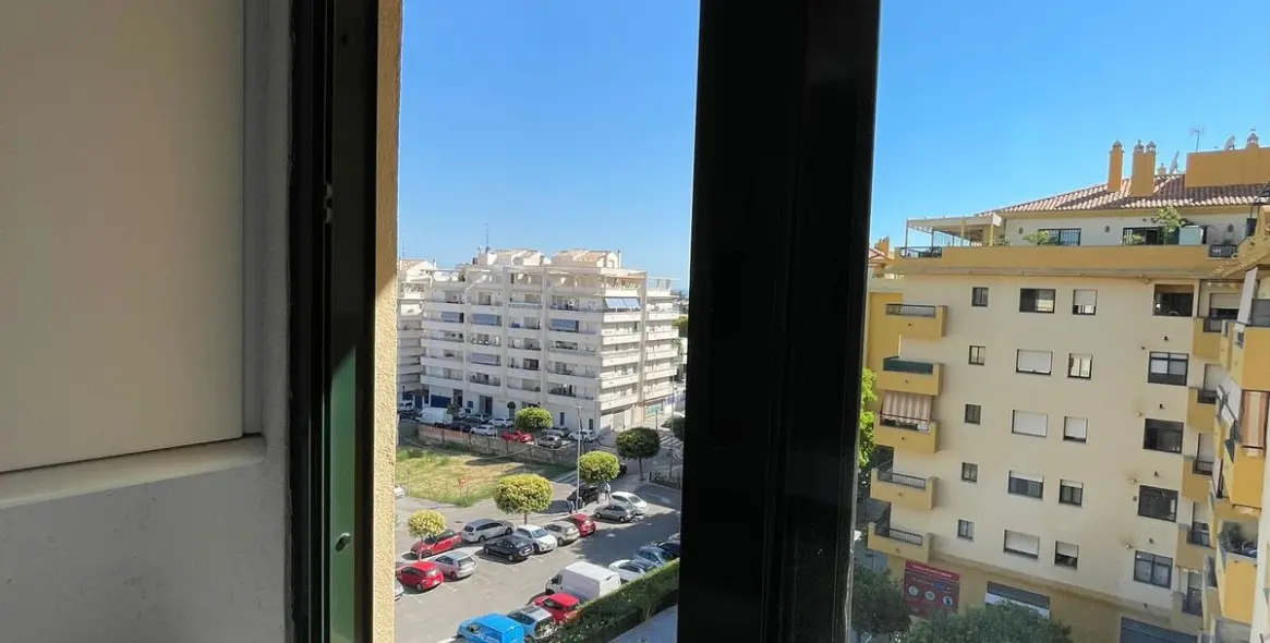 Sale of middle floor apartment in San Pedro de Alcántara 27