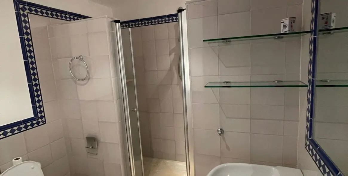 Sale of middle floor apartment in San Pedro de Alcántara 29