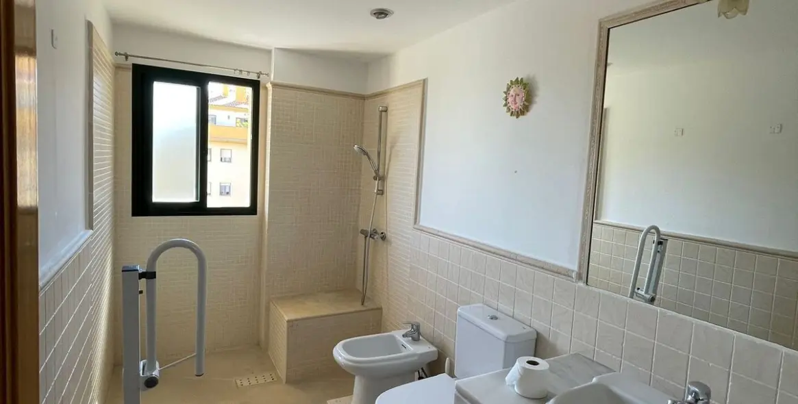 Sale of middle floor apartment in San Pedro de Alcántara 30