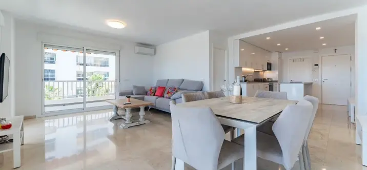 Venta de apartamento en planta media en Fuengirola 2