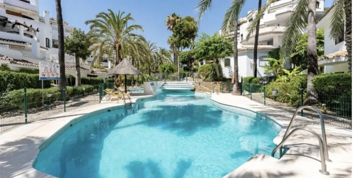 Sale of ground floor apartment in Elviria 1