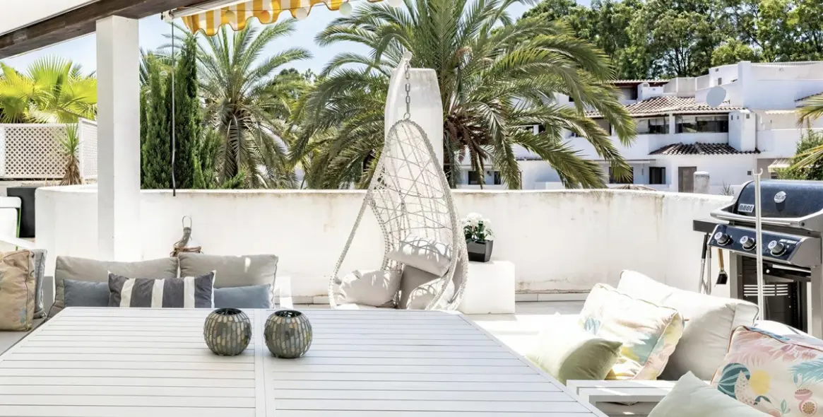 Sale of ground floor apartment in Elviria 2