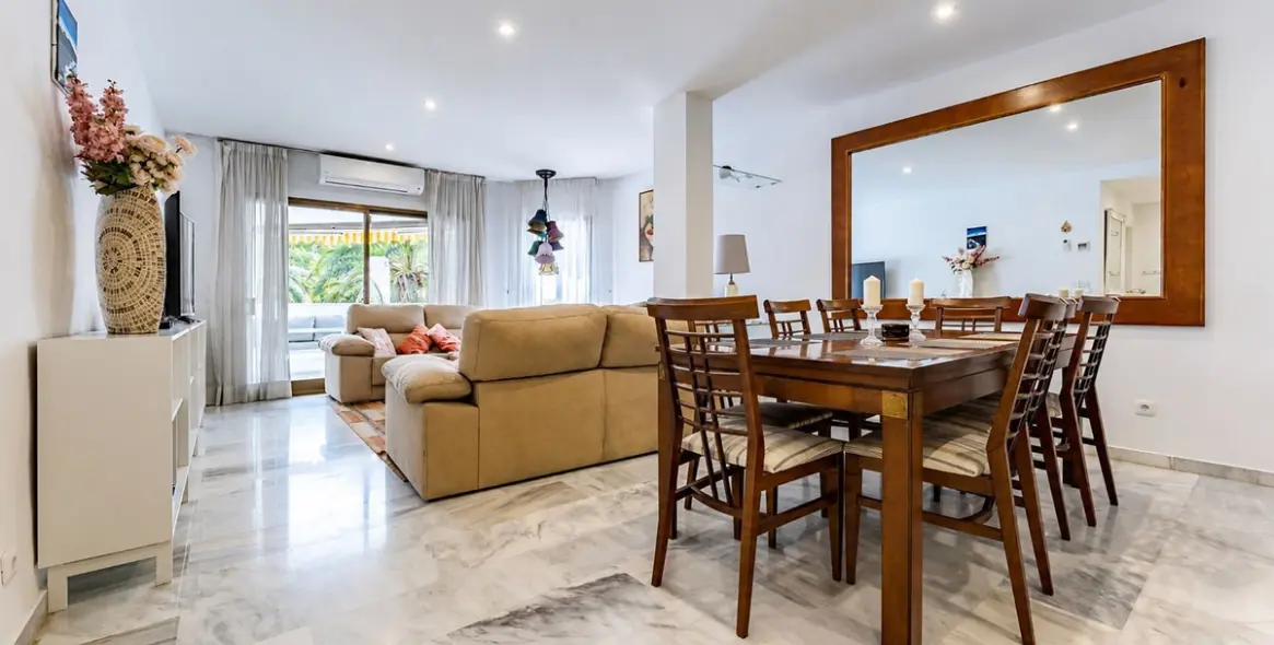 Sale of ground floor apartment in Elviria 3