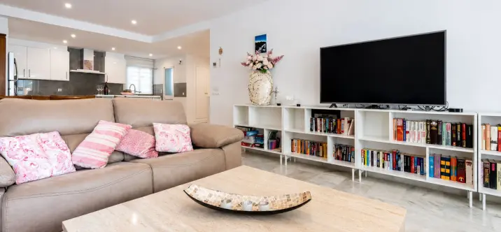 Sale of ground floor apartment in Elviria 3