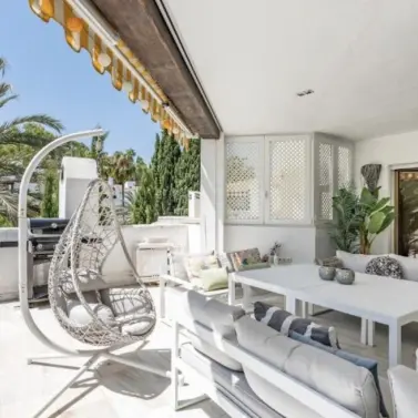 Sale of ground floor apartment in Elviria