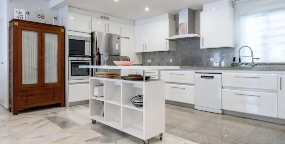 Sale of ground floor apartment in Elviria 10