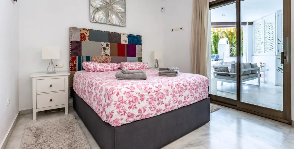 Sale of ground floor apartment in Elviria 11