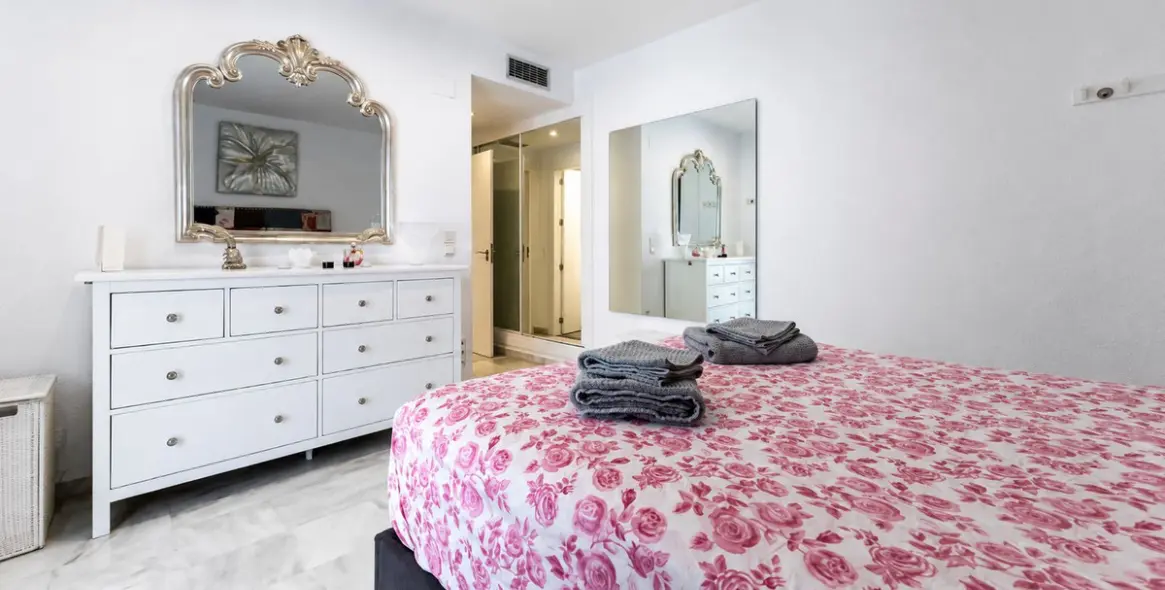 Sale of ground floor apartment in Elviria 12