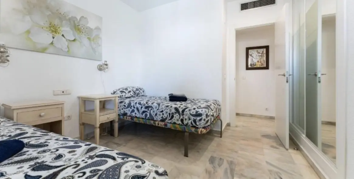 Sale of ground floor apartment in Elviria 16