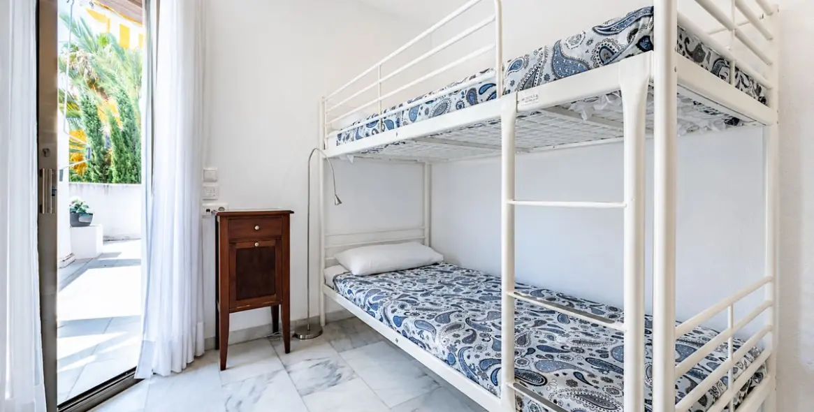 Sale of ground floor apartment in Elviria 18