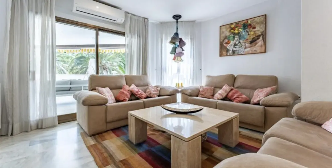 Sale of ground floor apartment in Elviria 20