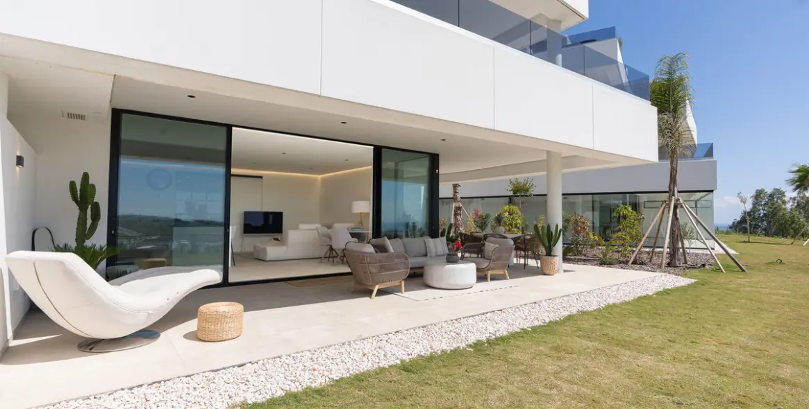 Sale of ground floor apartment in Estepona 3