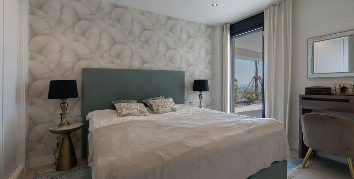 Sale of ground floor apartment in Estepona 11