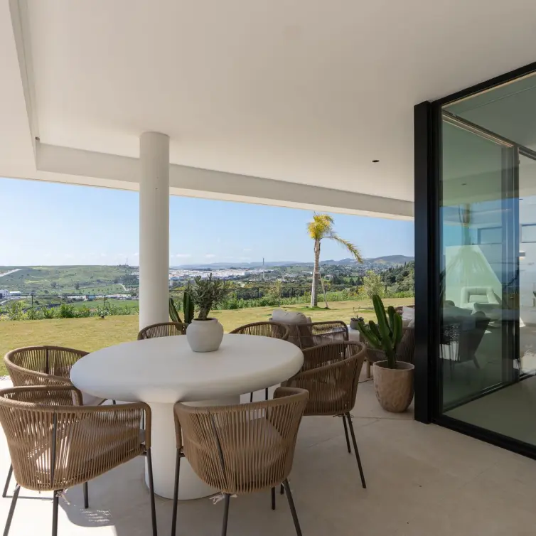 Продажа апартаментов на первом этаже в Estepona